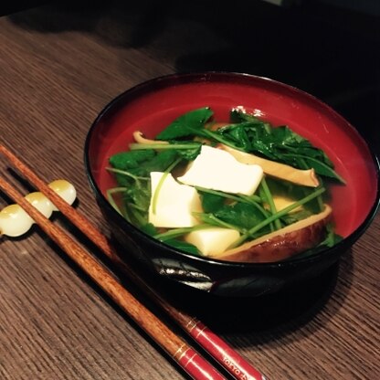 親子丼で余った三つ葉と、ずっと放置していた干し椎茸があったので作ってみました。
椎茸のダシがきいていて、想像以上においしくてびっくり！絶対リピします！